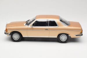 Mercedes 280 CE C123 Kuldne Norev 1:18 183587 Metall - pilt 3/6