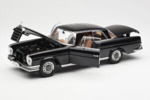 Mercedes 280 SE W111 Coupe Must AUTOart 1:18 76286 Metall - pilt 2/8