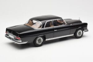 Mercedes 280 SE W111 Coupe Must AUTOart 1:18 76286 Metall - pilt 3/8