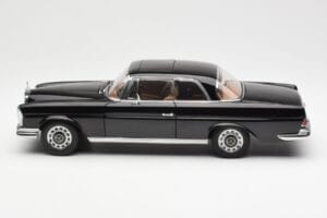 Mercedes 280 SE W111 Coupe Must AUTOart 1:18 76286 Metall - pilt 4/8