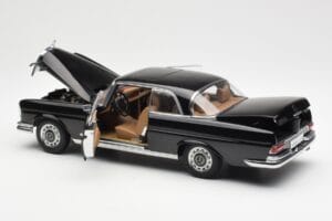 Mercedes 280 SE W111 Coupe Must AUTOart 1:18 76286 Metall - pilt 5/8