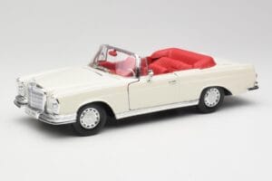 Mercedes 280SE W108 Ivory Valge Maisto 1:18 50223 Metall