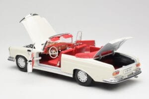 Mercedes 280SE W108 Ivory Valge Maisto 1:18 50223 Metall - pilt 5/8