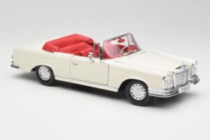 Mercedes 280SE W108 Ivory Valge Maisto 1:18 50223 Metall - pilt 6/8