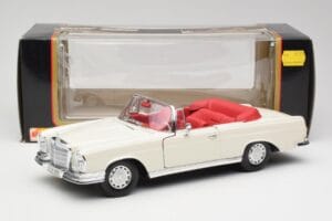 Mercedes 280SE W108 Ivory Valge Maisto 1:18 50223 Metall - pilt 8/8