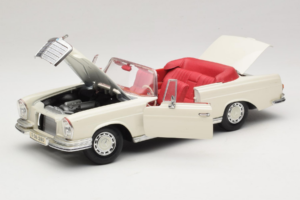 Mercedes 280 SE W108 Valge Maisto 1:18 52111 Metall - pilt 2/8