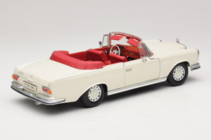 Mercedes 280 SE W108 Valge Maisto 1:18 52111 Metall - pilt 3/8