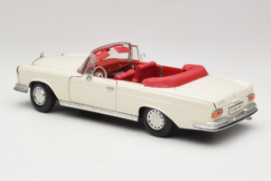 Mercedes 280 SE W108 Valge Maisto 1:18 52111 Metall - pilt 7/8