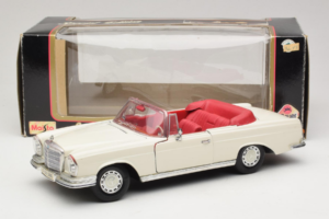 Mercedes 280 SE W108 Valge Maisto 1:18 52111 Metall - pilt 8/8
