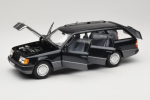 Mercedes 300 D W124 Universaal Must Norev 1:18 183960 Metall - pilt 2/8
