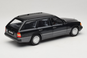 Mercedes 300 D W124 Universaal Must Norev 1:18 183960 Metall - pilt 3/8