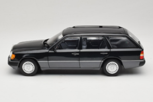 Mercedes 300 D W124 Universaal Must Norev 1:18 183960 Metall - pilt 4/8