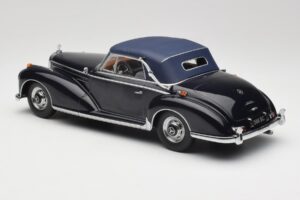 Mercedes 300 SC W188 Kabriolett Softtop Tumesininen KK-Scale 1:18 KKDC180944 Metall - pilt 5/6