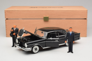Mercedes 300 SE Must Kujukestega Revell 1:18 09050 Metall - pilt 9/9