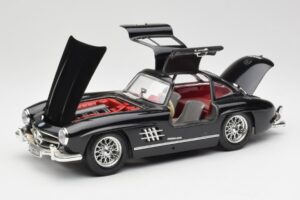 Mercedes 300 SL W198 Must Bburago 1:18 35791 Metall - pilt 2/8
