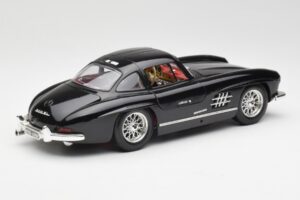 Mercedes 300 SL W198 Must Bburago 1:18 35791 Metall - pilt 3/8