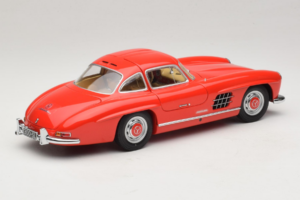 Mercedes 300 SL Gullwing Punane Minichamps 1:18 180039001 Metall - pilt 3/8