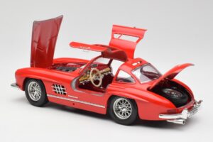 Mercedes 300 SL Punane Bburago 1:18 3015 Metall - pilt 5/8