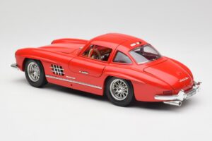 Mercedes 300 SL Punane Bburago 1:18 3015 Metall - pilt 7/8