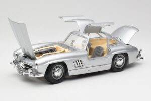 Mercedes 300 SL Hõbe Bburago 1:18 3013 Metall - pilt 2/8