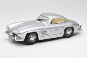 Mercedes 300 SL Hõbe Bburago 1:18 3013 Metall