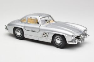 Mercedes 300 SL Hõbe Bburago 1:18 3013 Metall - pilt 6/8
