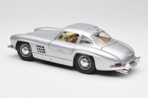 Mercedes 300 SL Hõbe Bburago 1:18 3013 Metall - pilt 7/8