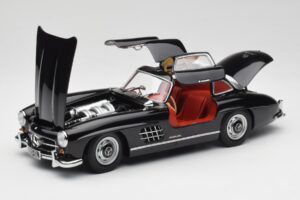 Mercedes 300 SL W198 Must Minichamps 1:18 180039004 Metall - pilt 2/8
