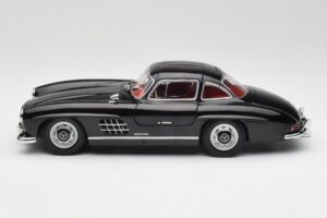 Mercedes 300 SL W198 Must Minichamps 1:18 180039004 Metall - pilt 4/8