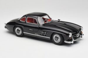 Mercedes 300 SL W198 Must Minichamps 1:18 180039004 Metall - pilt 6/8