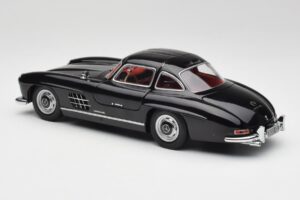 Mercedes 300 SL W198 Must Minichamps 1:18 180039004 Metall - pilt 7/8