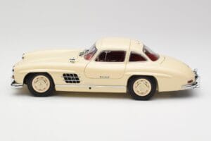Mercedes 300 SL W198 Kreemjas Punase Saloniga Minichamps 1:18 180039002 Metall - pilt 4/8