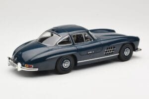 Mercedes 300 SL W198 Gullwing Tumesinine Minichamps 1:18 110037216 Metall - pilt 3/8