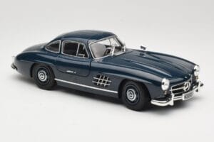 Mercedes 300 SL W198 Gullwing Tumesinine Minichamps 1:18 110037216 Metall - pilt 6/8
