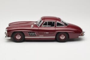 Mercedes 300 SL W198 Gullwing Tumepunane Minichamps 1:18 110037218 Metall - pilt 4/8