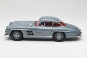 Mercedes 300 SL W198 Graphite Hall Minichamps 1:18 180039005 Metall - pilt 4/8