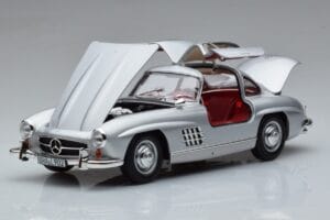 Mercedes 300 SL W198 Gullwing Norev 1:18 183850 Metall - pilt 2/8