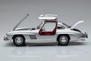 Mercedes 300 SL W198 Gullwing Norev 1:18 183850 Metall - pilt 4/8