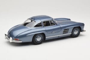 Mercedes 300 SL W198 Gullwing Light Blue Metallic Minichamps 1:18 110037220 Metall - pilt 3/8