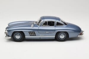 Mercedes 300 SL W198 Gullwing Light Blue Metallic Minichamps 1:18 110037220 Metall - pilt 4/8