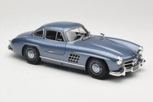 Mercedes 300 SL W198 Gullwing Light Blue Metallic Minichamps 1:18 110037220 Metall - pilt 6/8