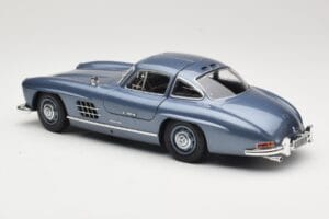 Mercedes 300 SL W198 Gullwing Light Blue Metallic Minichamps 1:18 110037220 Metall - pilt 7/8