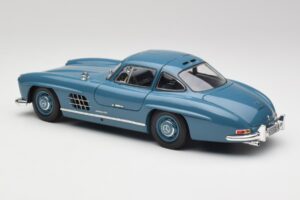 Mercedes 300 SL W198 Helesinine Minichamps 1:18 180039007 Metall - pilt 7/8