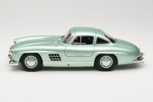 Mercedes 300 SL W198 Gullwing Light Green Metallic Minichamps 1:18 110037221 Metall - pilt 4/8