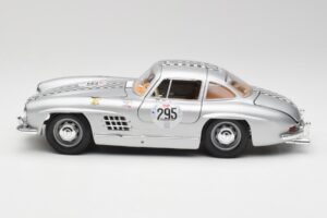 Mercedes 300 SL W198 #295 1954 Bburago 1:18 32813 Metall - pilt 4/8