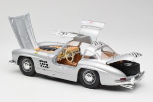 Mercedes 300 SL W198 #295 1954 Bburago 1:18 32813 Metall - pilt 5/8