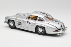 Mercedes 300 SL W198 #295 1954 Bburago 1:18 32813 Metall - pilt 7/8