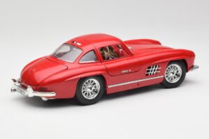 Mercedes 300 SL W198 Red Metallic Bburago 1:18 3013-M1 Metall - pilt 3/8