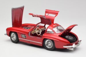 Mercedes 300 SL W198 Red Metallic Bburago 1:18 3013-M1 Metall - pilt 5/8