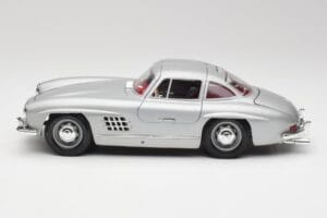 Mercedes 300 SL W198 Gullwing Silver Hall Bburago 1:18 3513 Metall - pilt 5/8